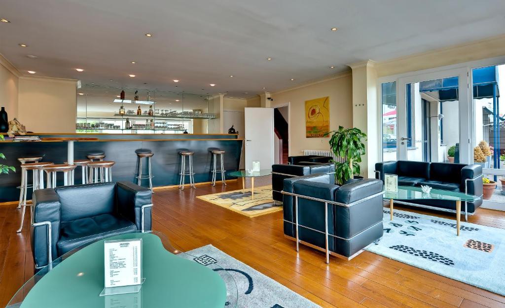 Azur Hotel 3*