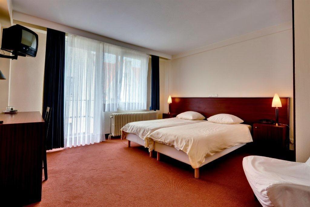 Azur Hotel