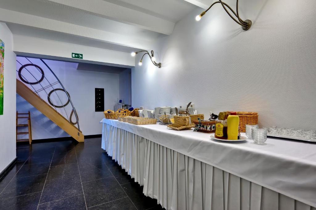 Azur Hotel 3*